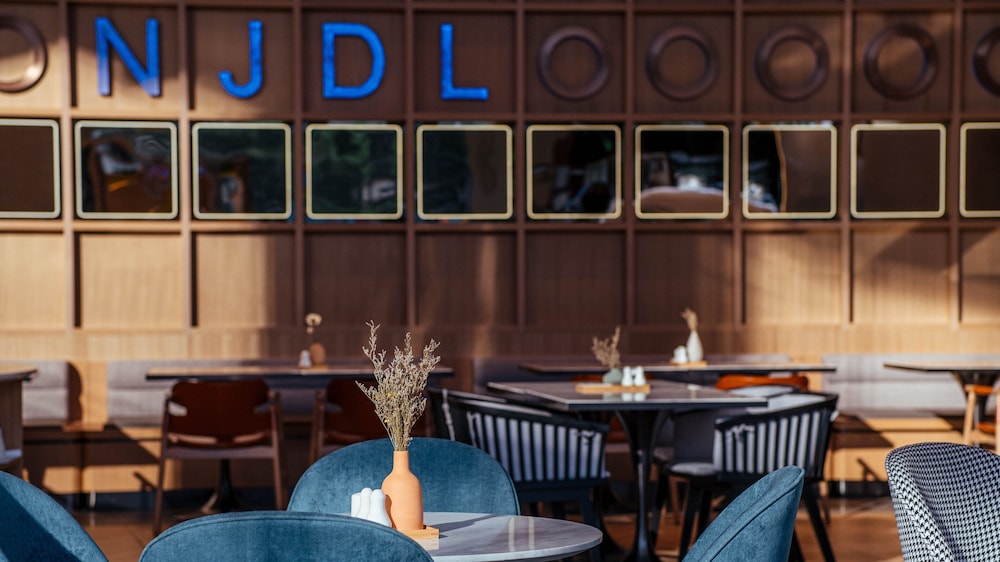 holiday inn shanghai nanjing road by ihg
