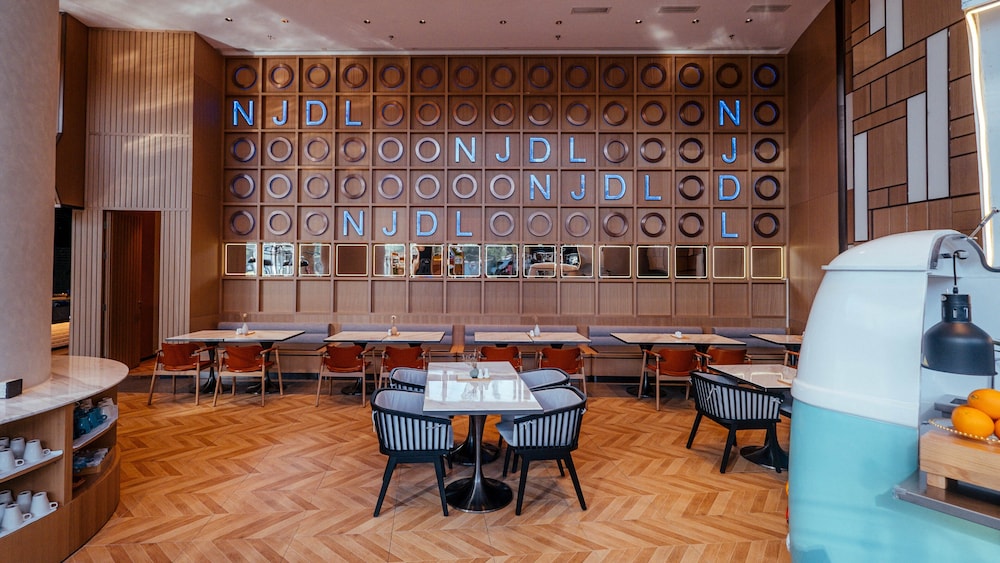 holiday inn shanghai nanjing road by ihg