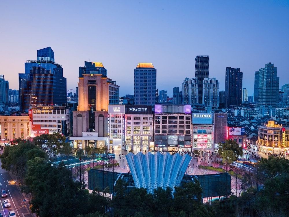 holiday inn shanghai nanjing road by ihg