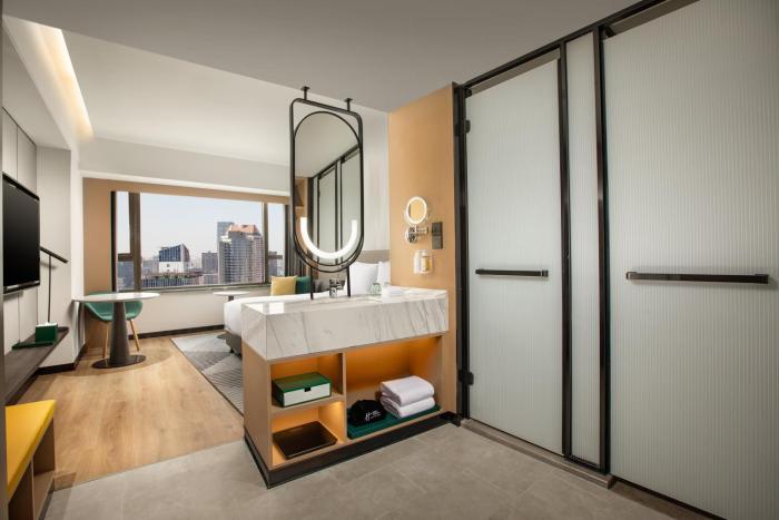 holiday inn shanghai nanjing road by ihg