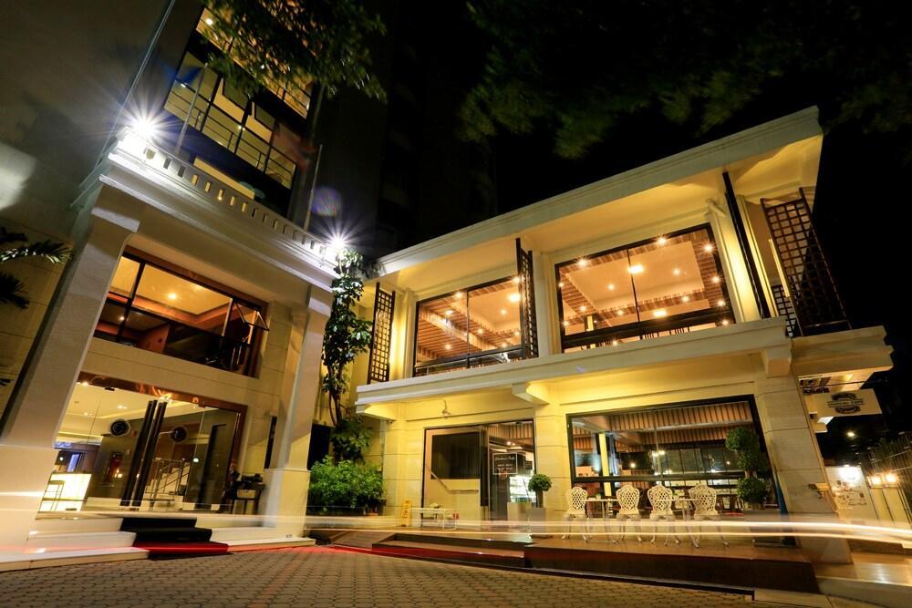 chateau de sukhumvit