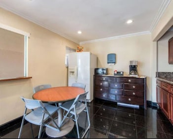 Queencity Inn,Los Angeles>>Long Beach,2 star