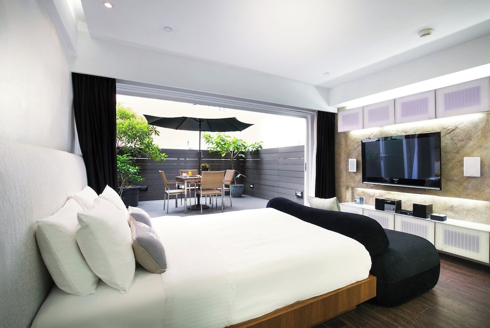 v wanchai