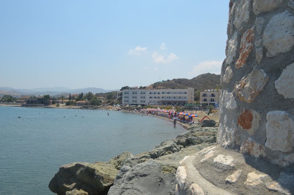 tylos beach hotel
