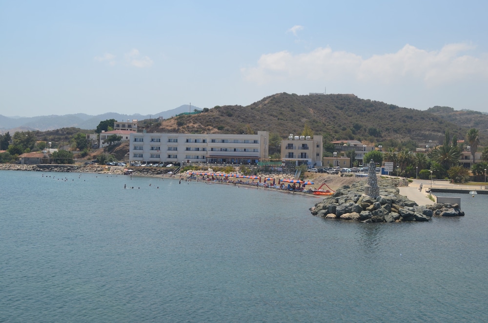 tylos beach hotel