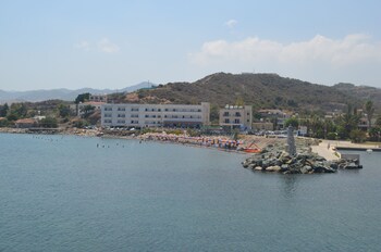 tylos beach hotel