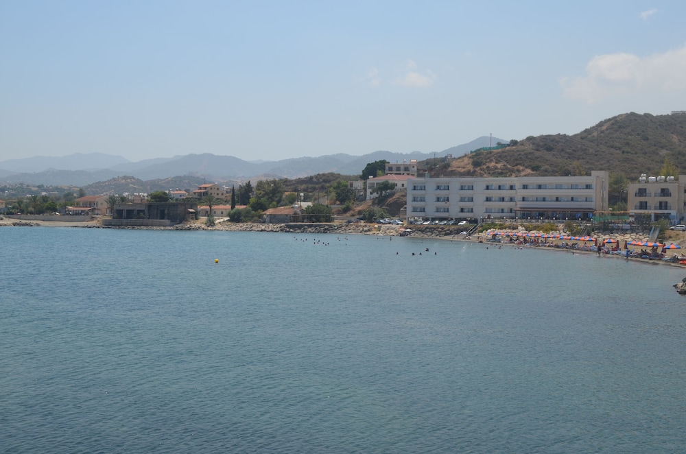 tylos beach hotel