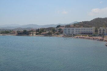 tylos beach hotel