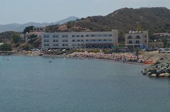 tylos beach hotel