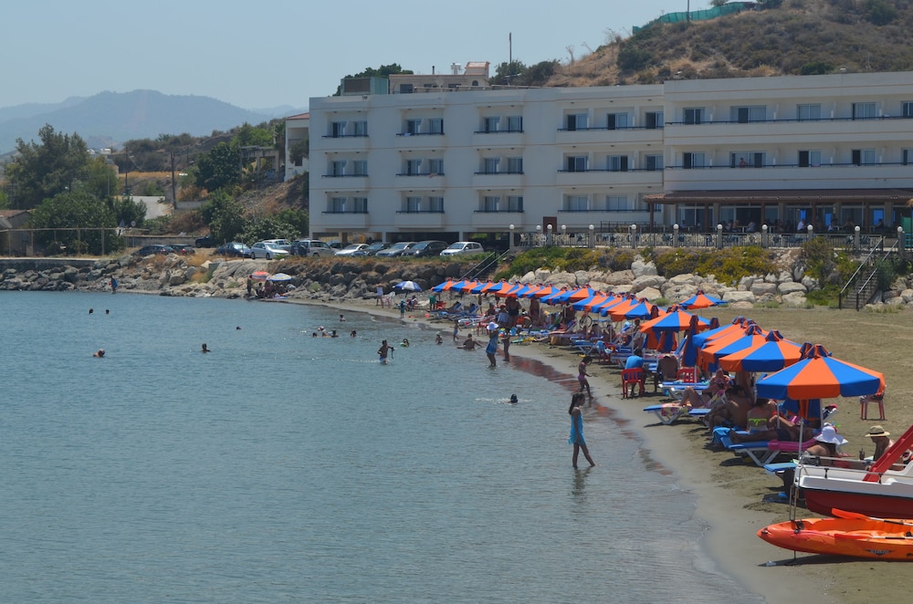 tylos beach hotel