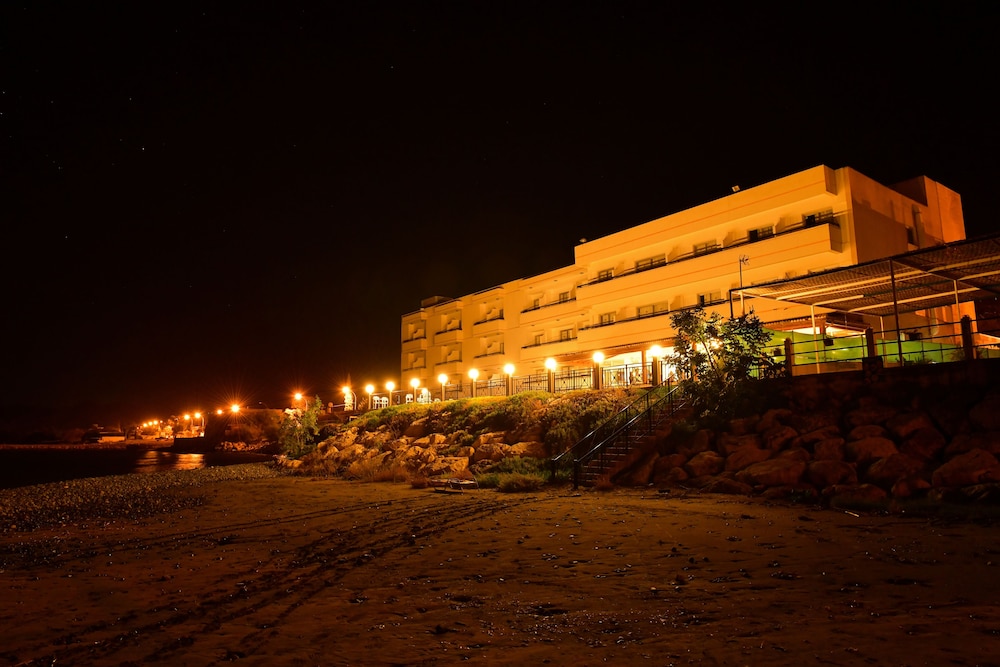 tylos beach hotel