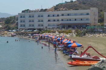tylos beach hotel