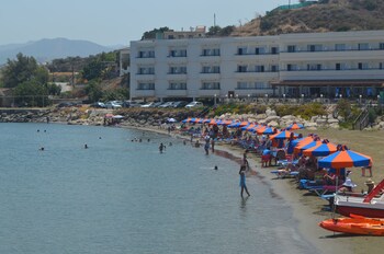 tylos beach hotel