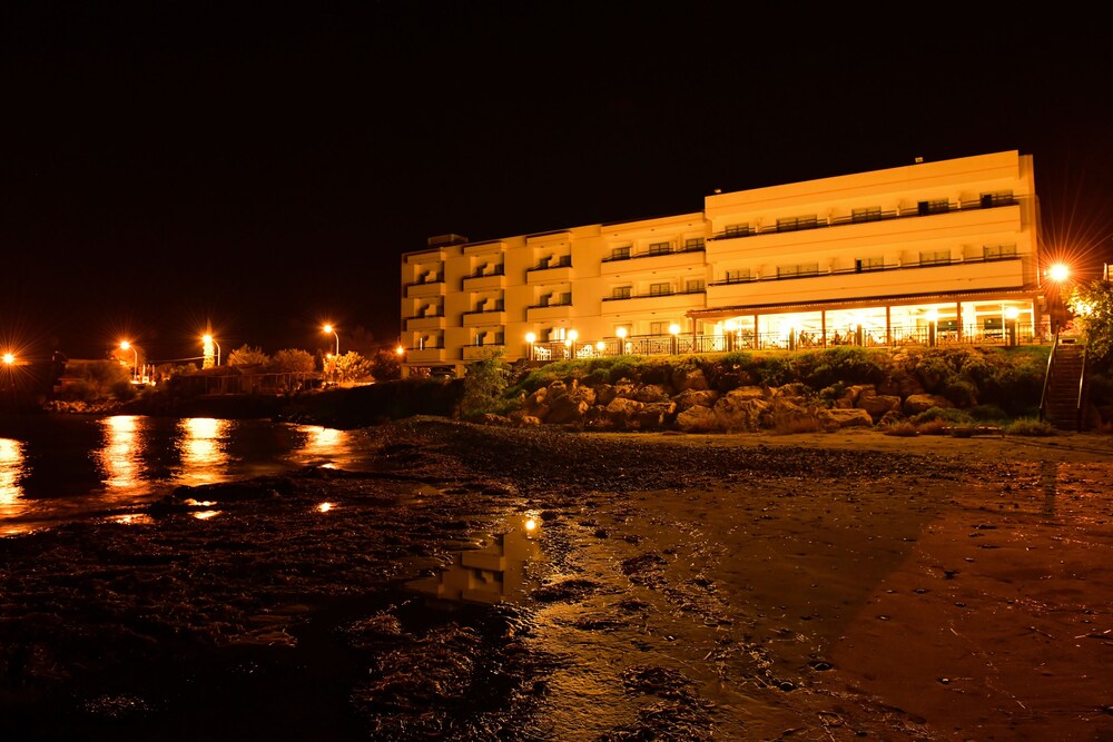 tylos beach hotel