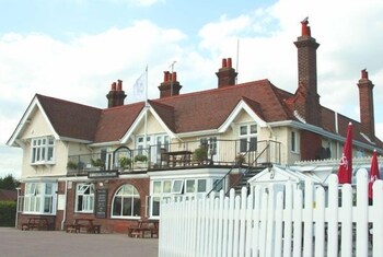 The Victory At Mersea,Colchester>>Clacton-On-Sea,4 star