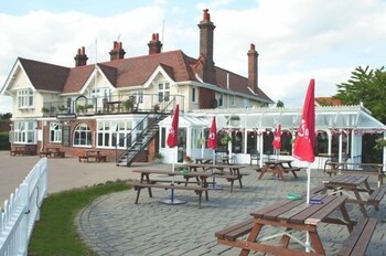 The Victory At Mersea,Colchester>>Clacton-On-Sea,4 star