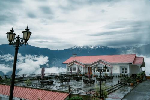 Summit Norbu Ghang - The Signature Collection,,4 star