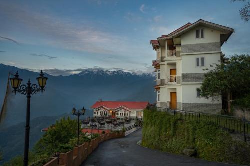 Summit Norbu Ghang - The Signature Collection,,4 star