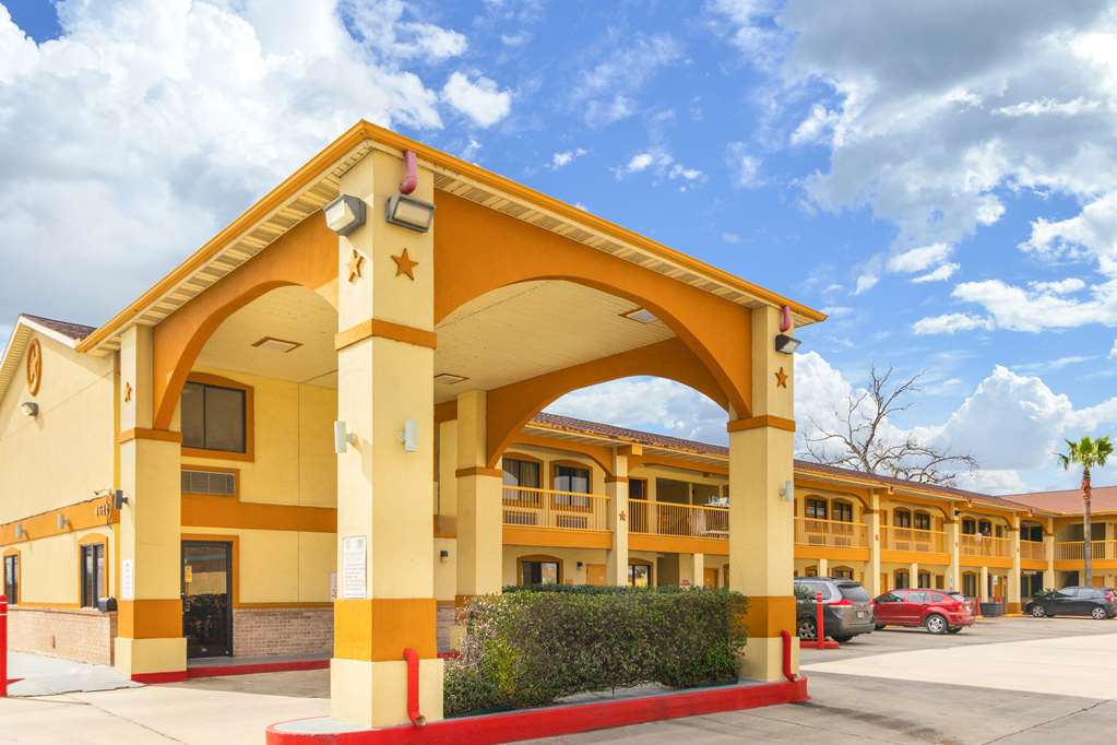 americas best value inn houston heights at i 45