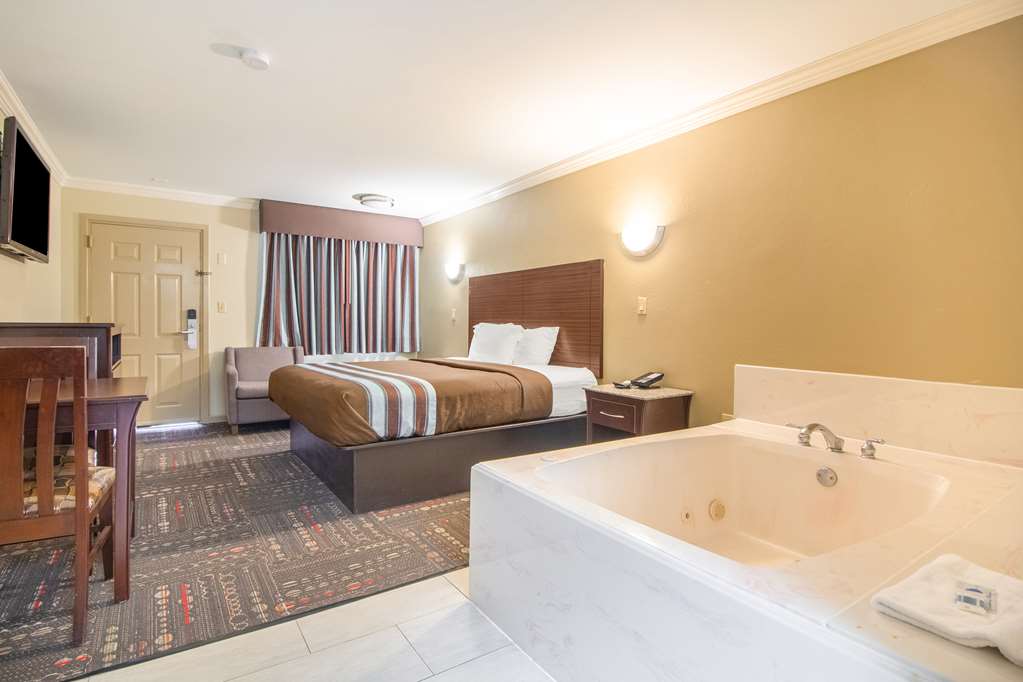 americas best value inn houston heights at i 45