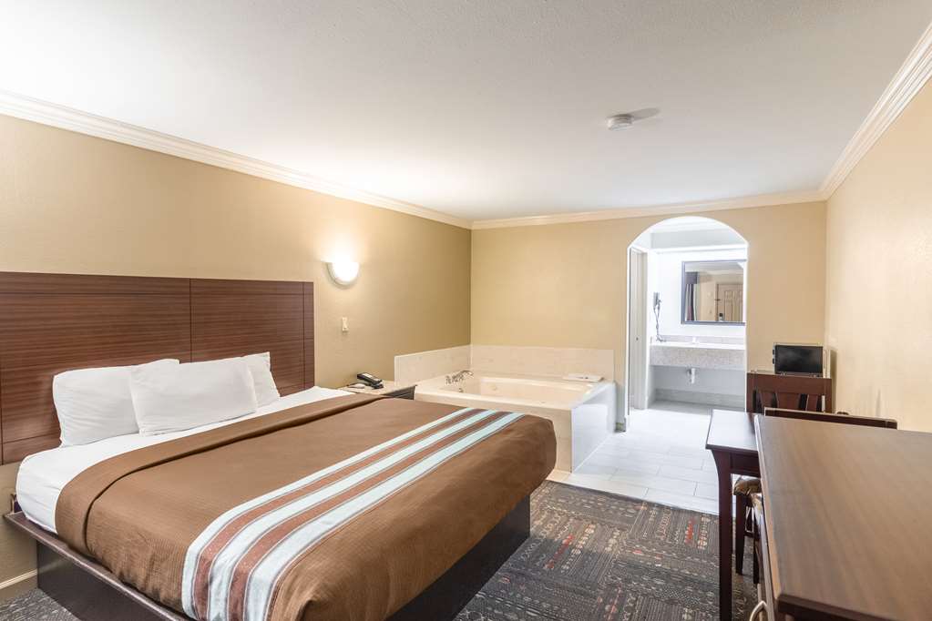 americas best value inn houston heights at i 45