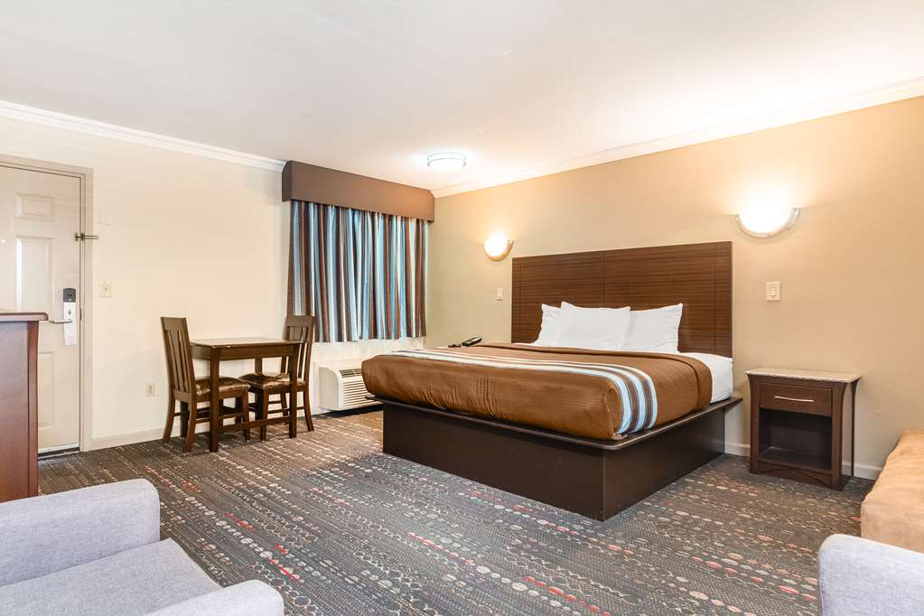 americas best value inn houston heights at i 45