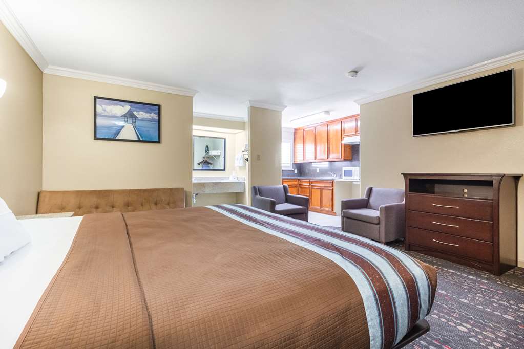 americas best value inn houston heights at i 45