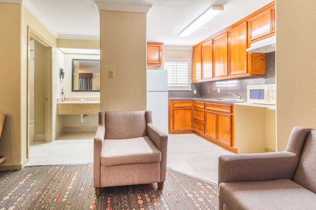 americas best value inn houston heights at i 45