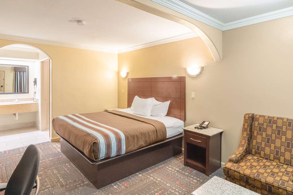 americas best value inn houston heights at i 45