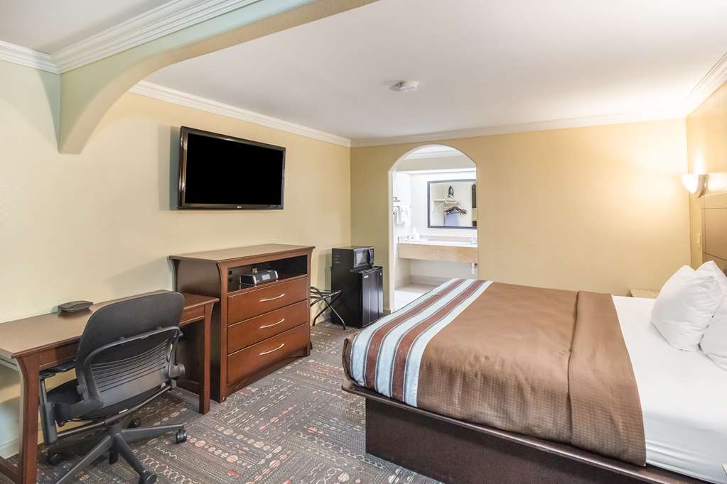americas best value inn houston heights at i 45
