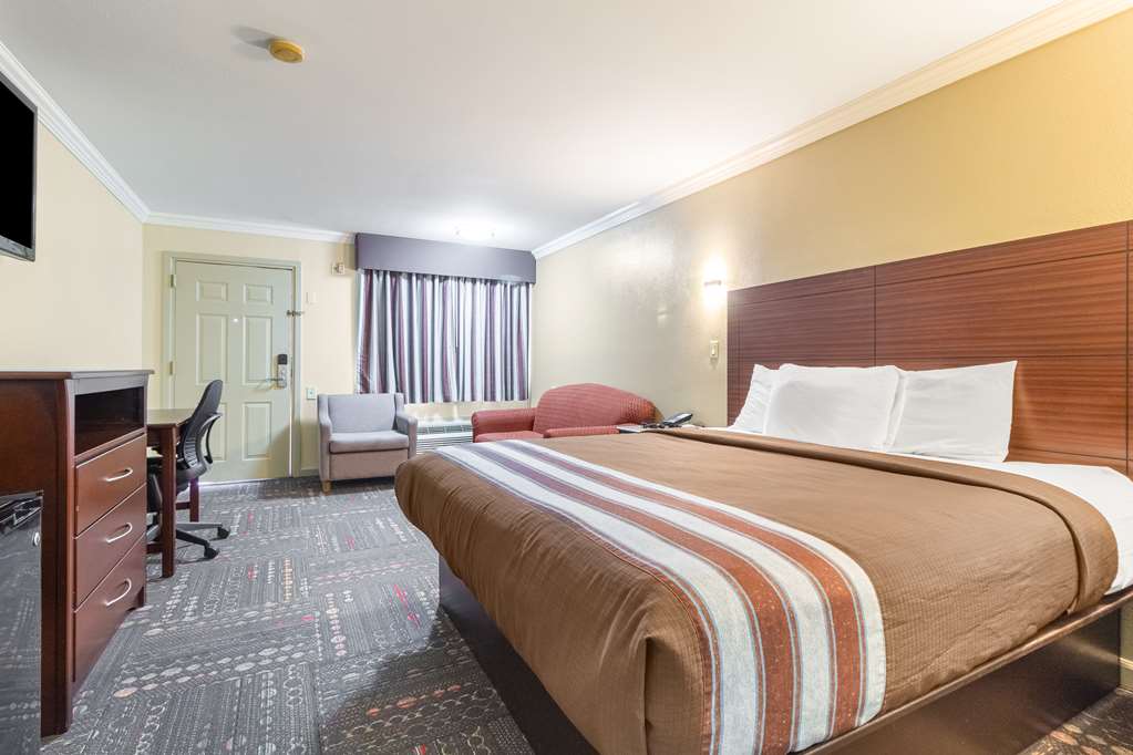 americas best value inn houston heights at i 45