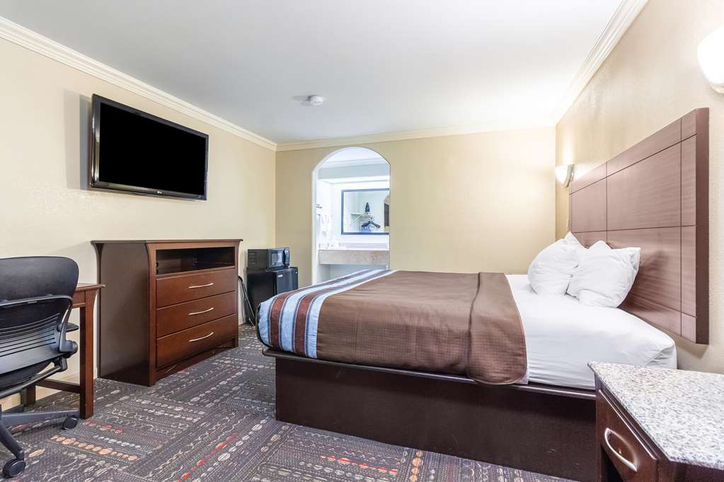 americas best value inn houston heights at i 45