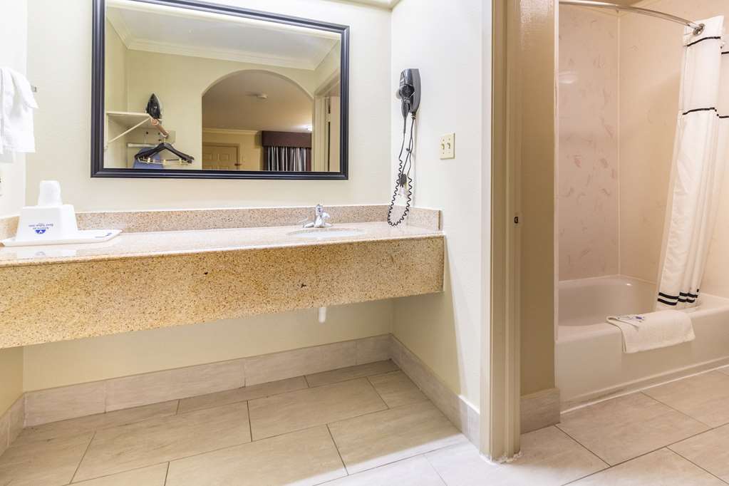 americas best value inn houston heights at i 45