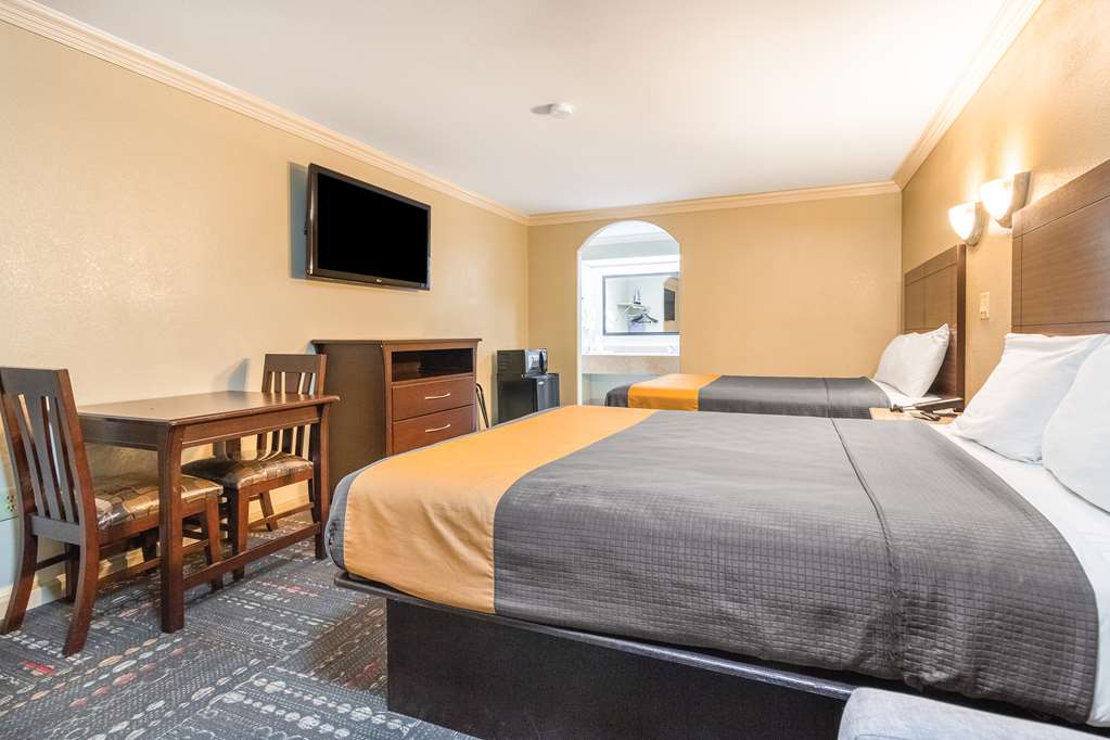 americas best value inn houston heights at i 45