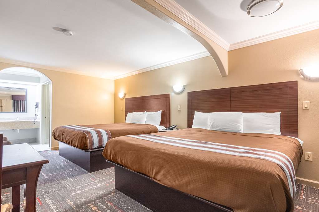 americas best value inn houston heights at i 45