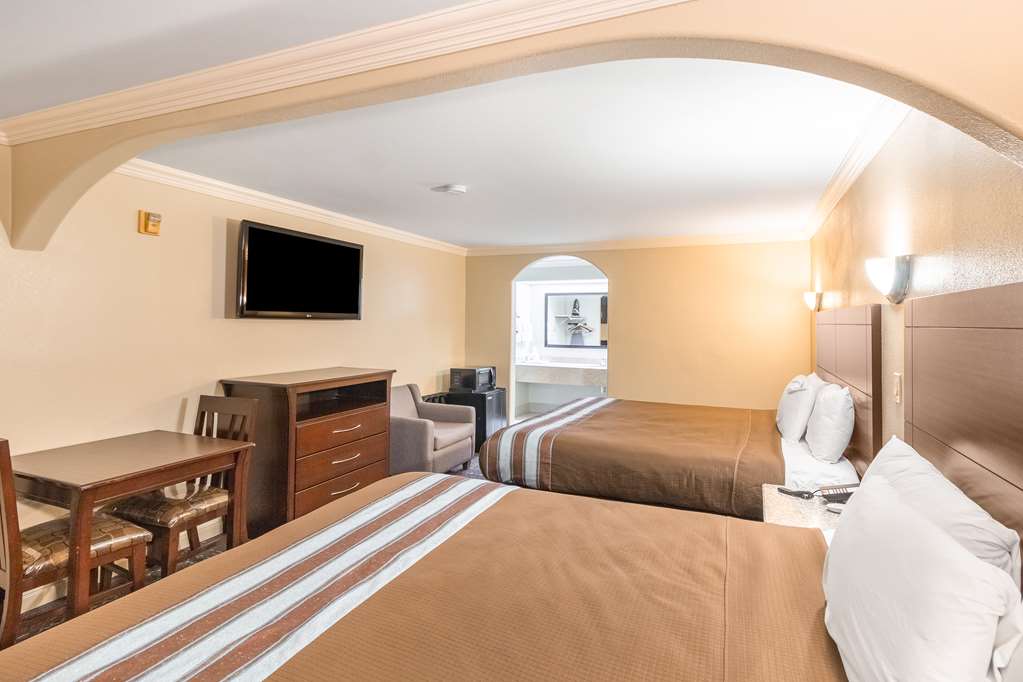 americas best value inn houston heights at i 45