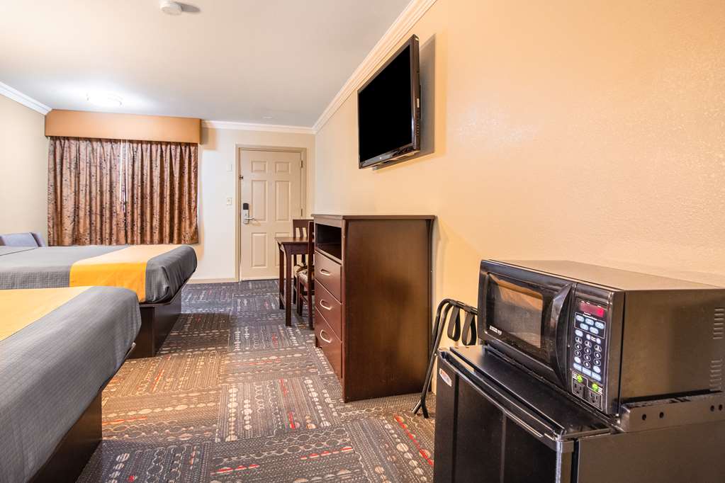 americas best value inn houston heights at i 45
