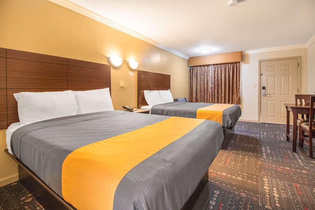 americas best value inn houston heights at i 45