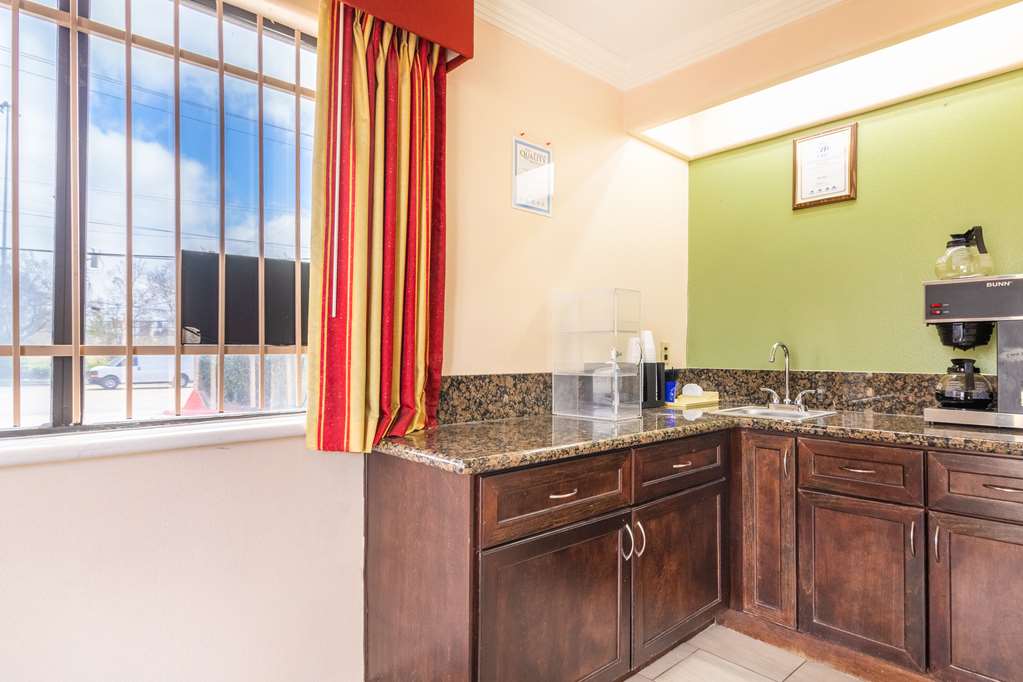 americas best value inn houston heights at i 45