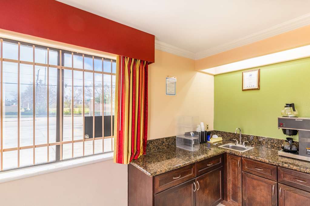 americas best value inn houston heights at i 45