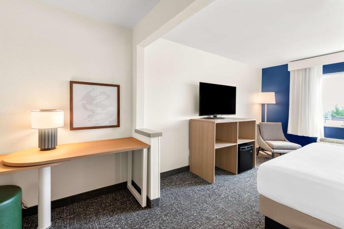 spark by hilton springfield southwest