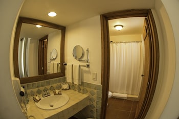 amatique bay hotel
