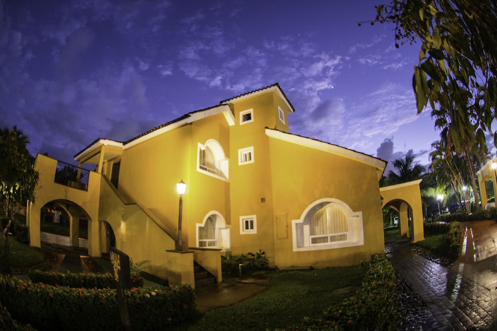 amatique bay hotel