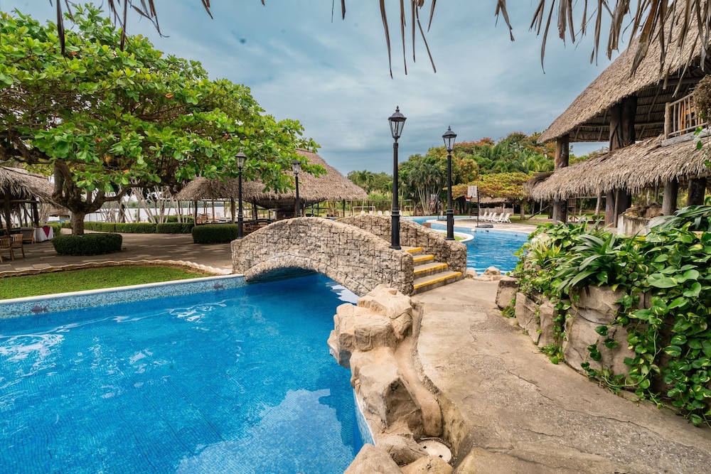 amatique bay hotel
