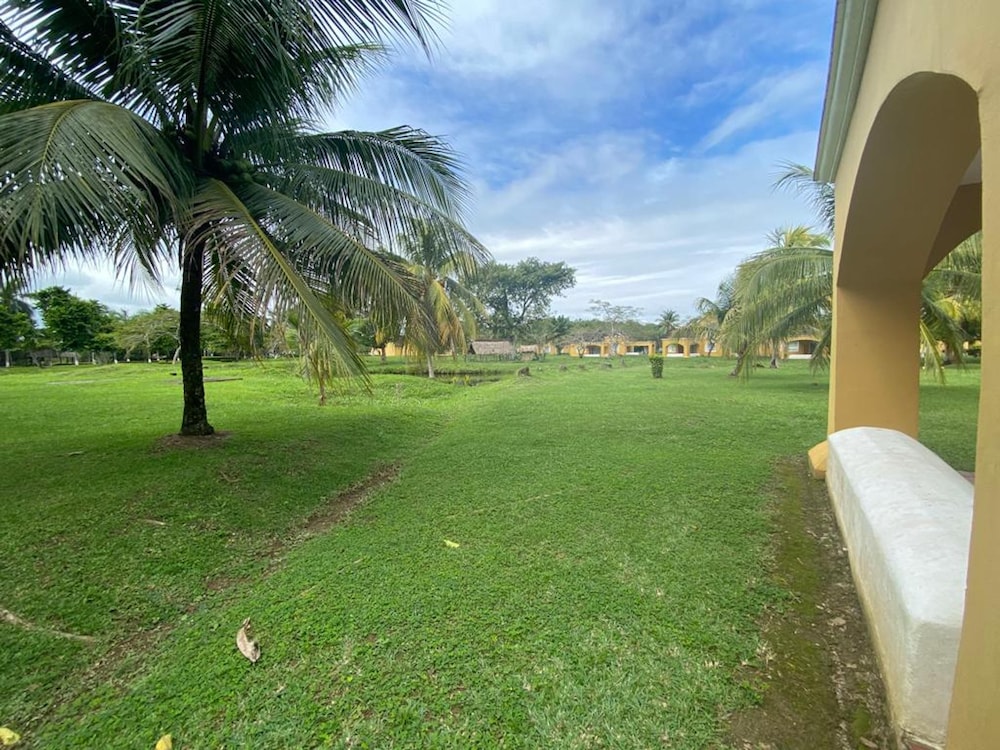 amatique bay hotel