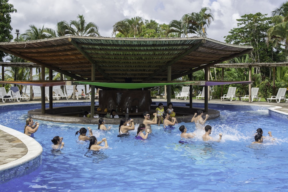 amatique bay hotel