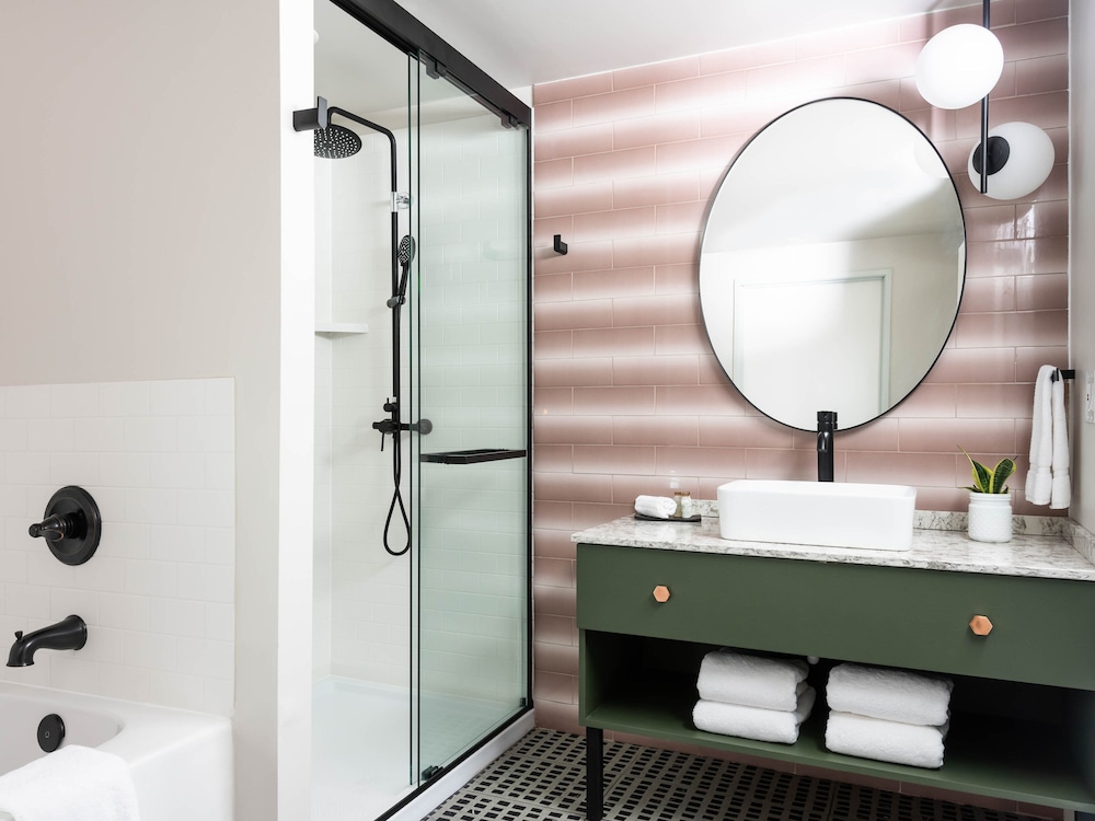 holiday inn express st louis central west end