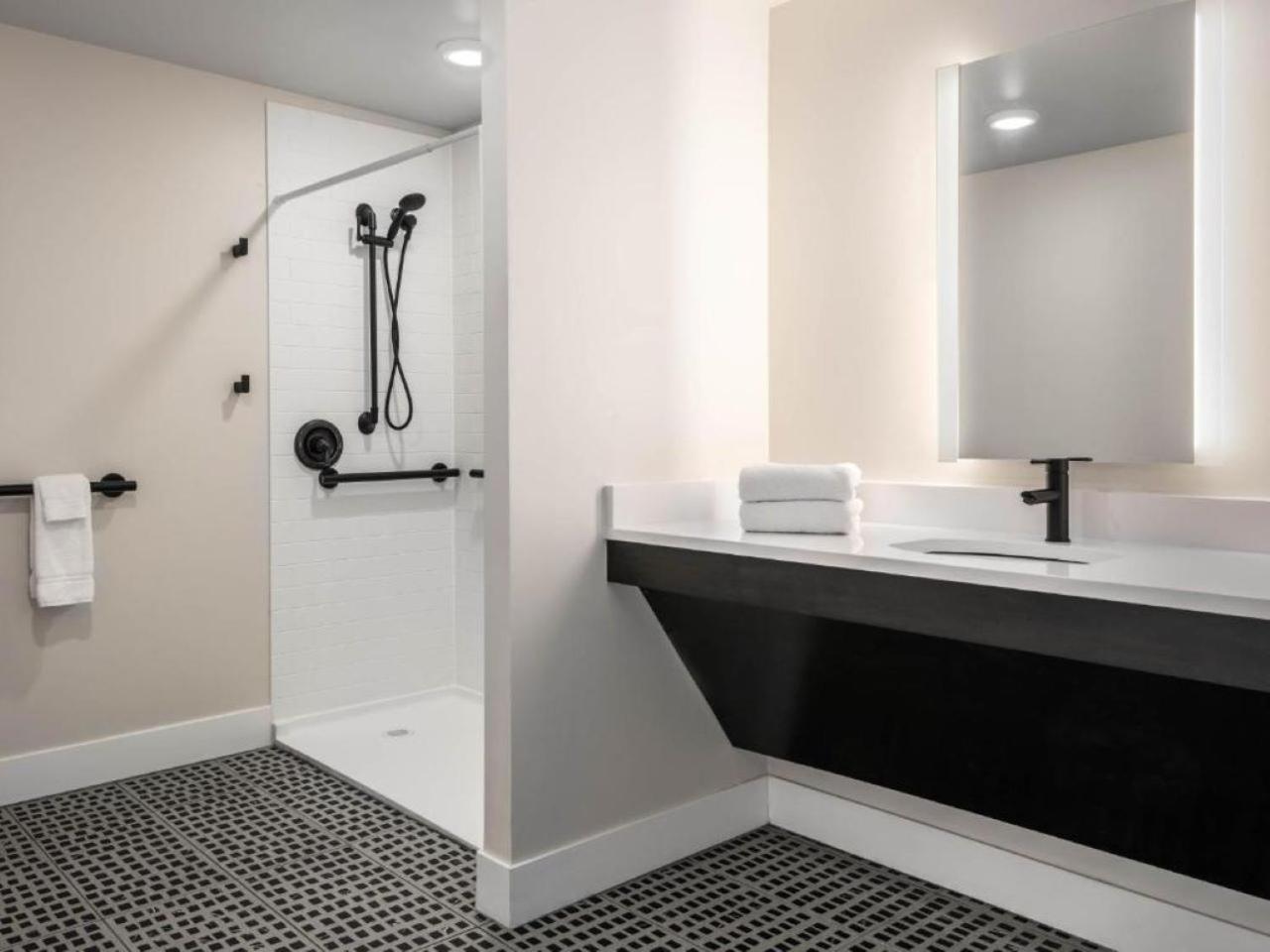 holiday inn express st louis central west end