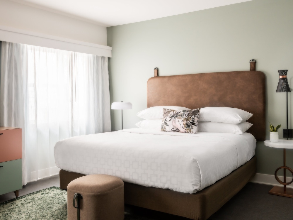 holiday inn express st louis central west end