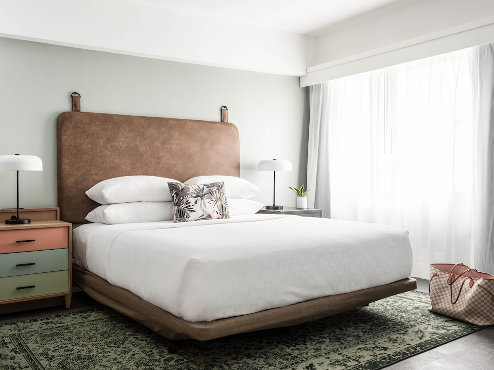 holiday inn express st louis central west end